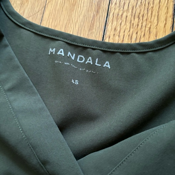 mandala green scrub set - Picture 3 of 5